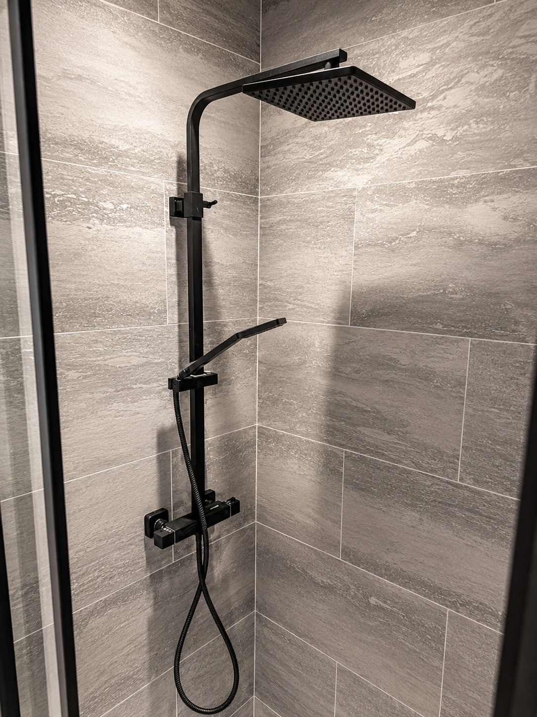 Luxury bathroom tiling work